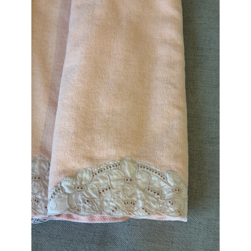 Set of 3 Vintage Avanti Peach Lace Trim Towels Romantic Cottage Bath Decor 30x16